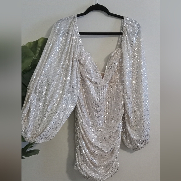Vici Sequin Platinum balloon sleeve Dress Size M - Picture 3 of 15